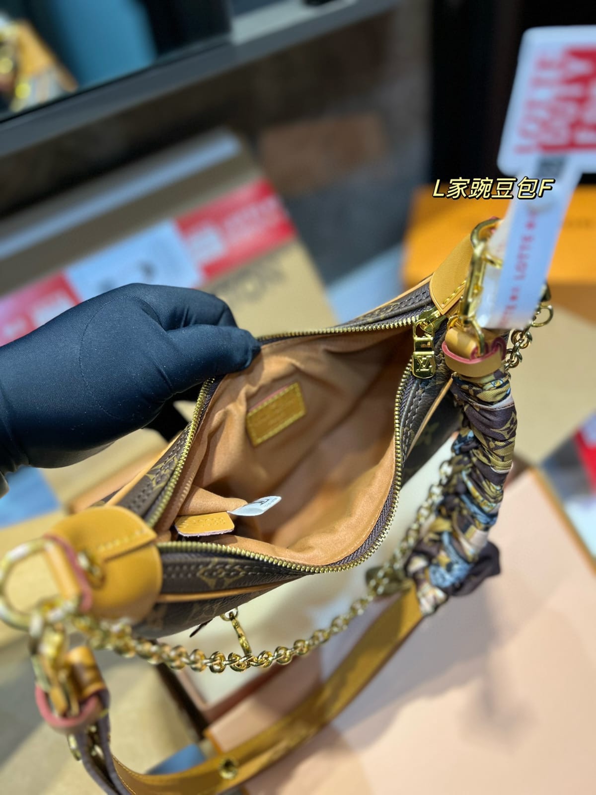 Louis Vuitton Loop monogram Handbag ➕️ Twilly Scarf