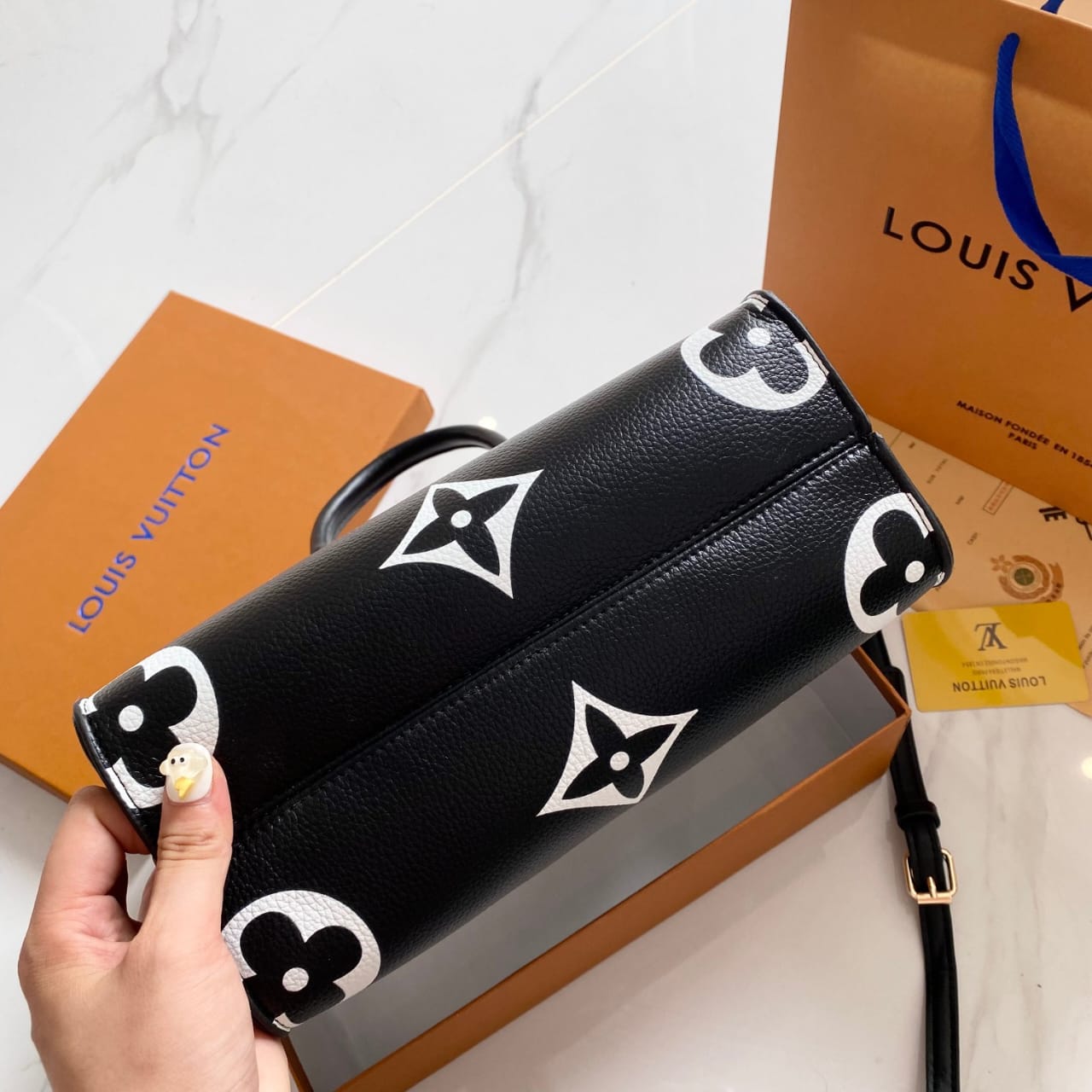 Louis vuitton onthego handbag