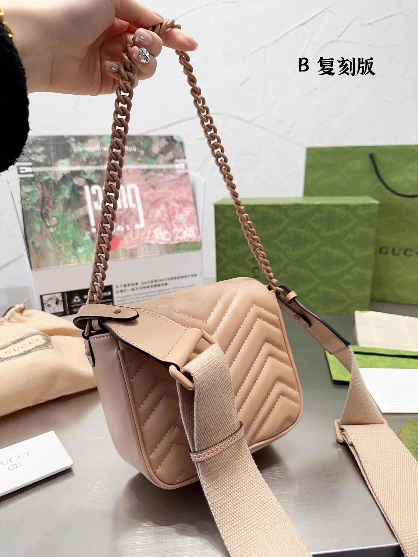 Gucci  Marmont Matelassè Handbag (Shoulder Bag Cross body)