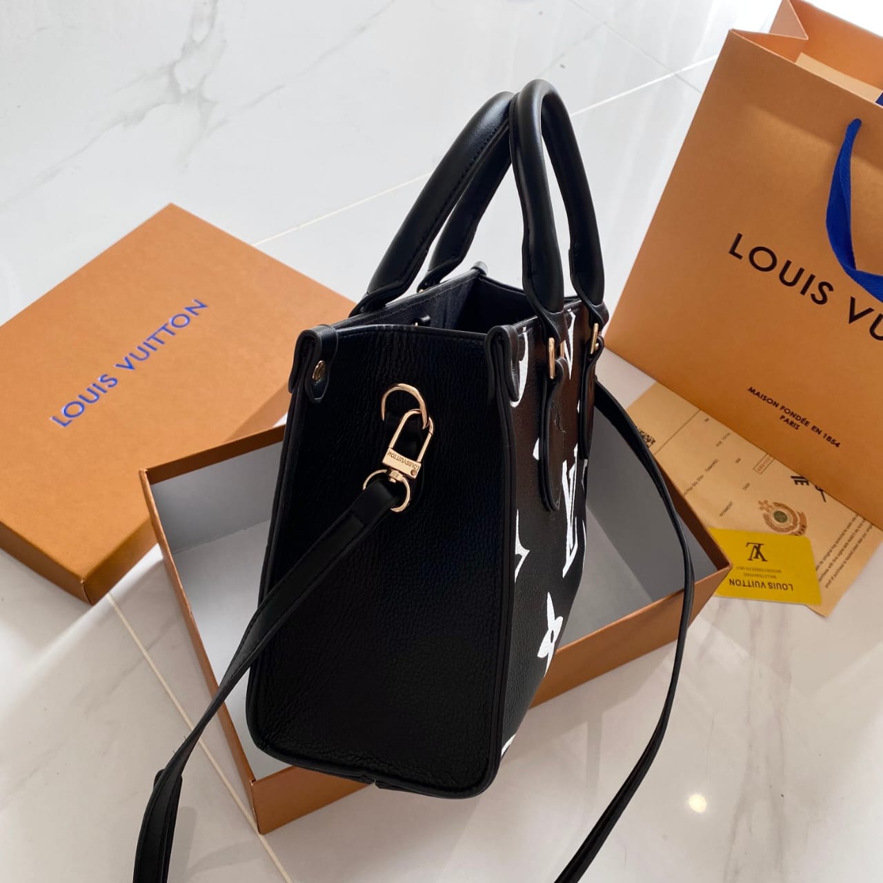 Louis vuitton onthego handbag