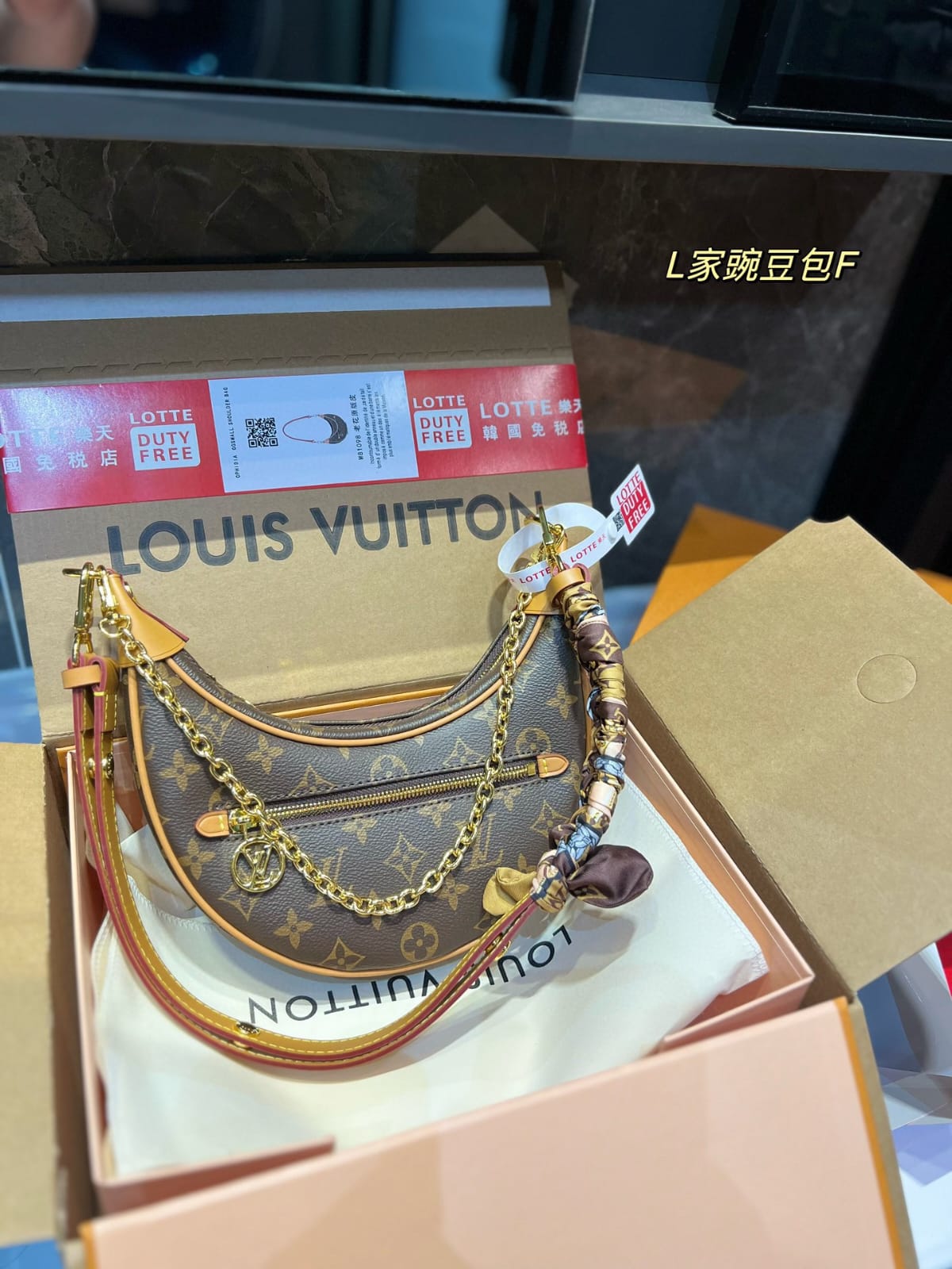 Louis Vuitton Loop monogram Handbag ➕️ Twilly Scarf – Merit Trends
