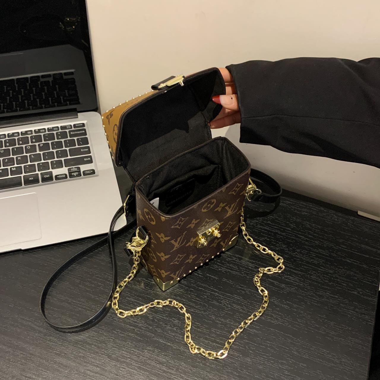 Louis vuitton handbag