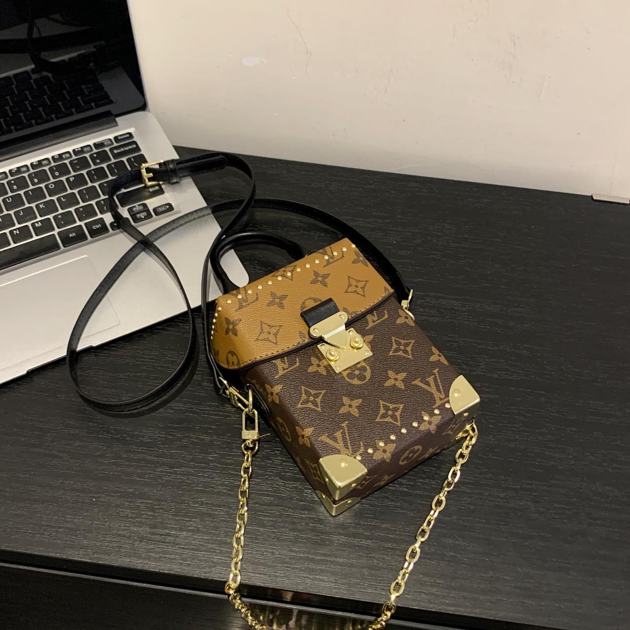 Louis vuitton handbag