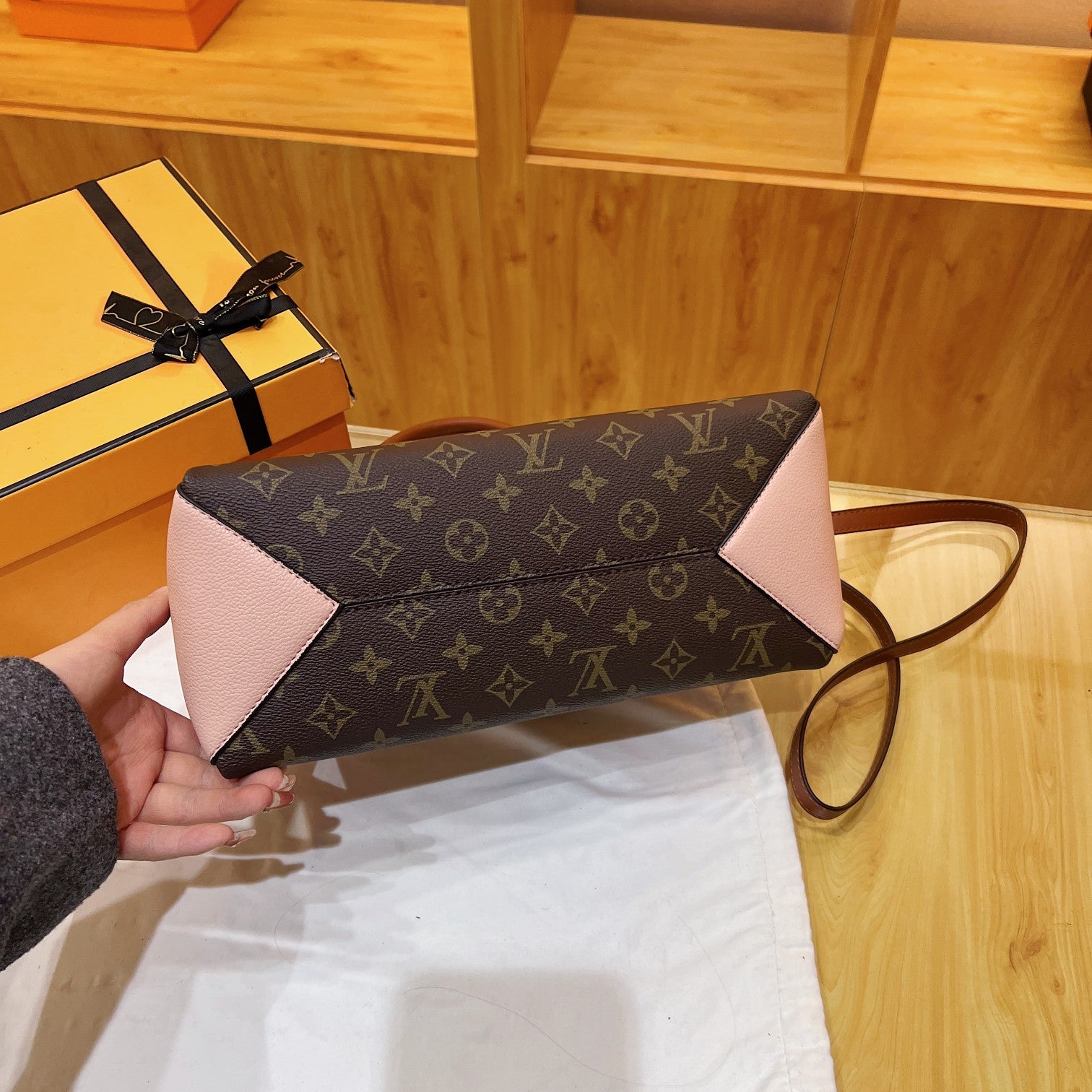 Louis vuitton handbag