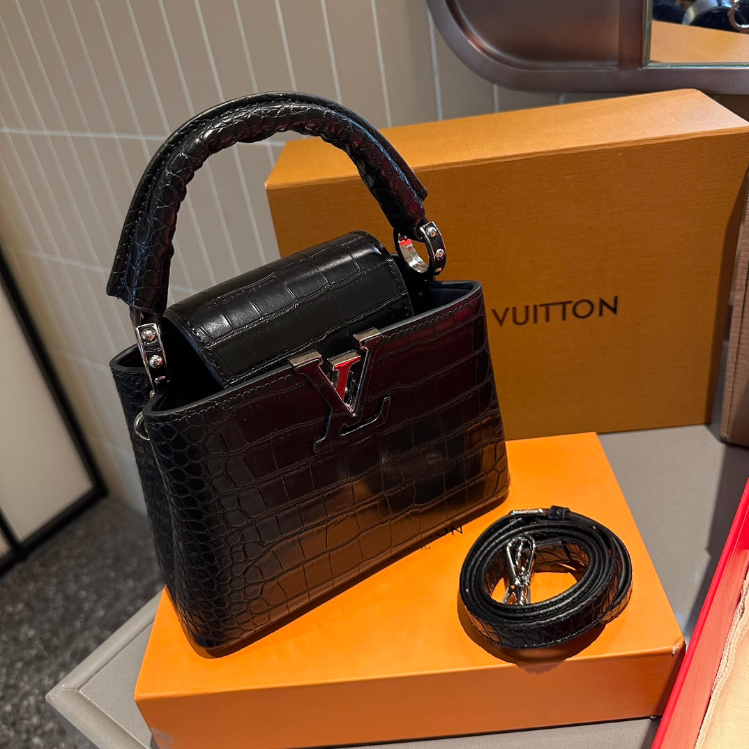 Louis Vuitton Capucines Handbag( 21cm)