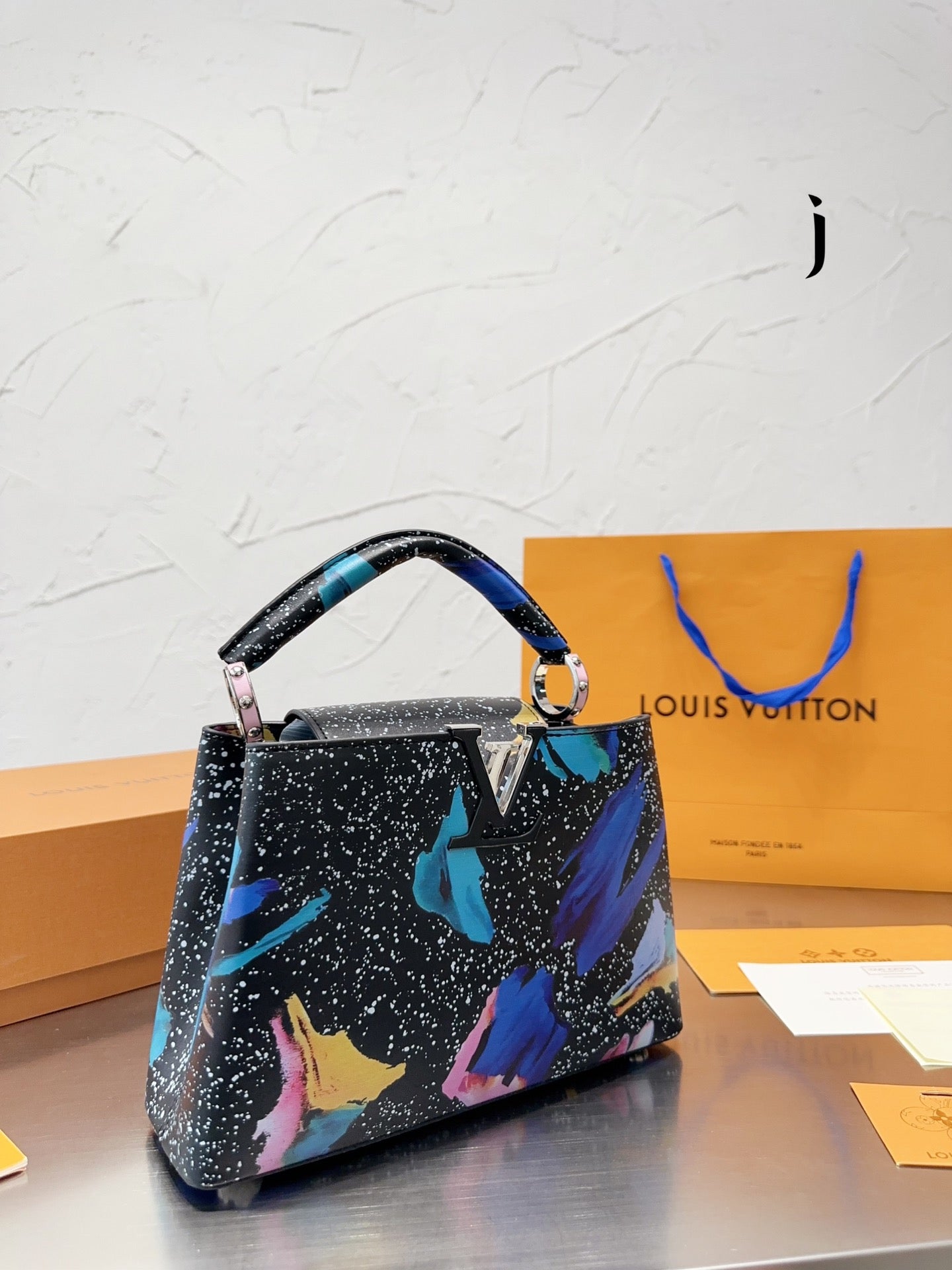 Louis Vuitton Capucines Handbag( 27cm)