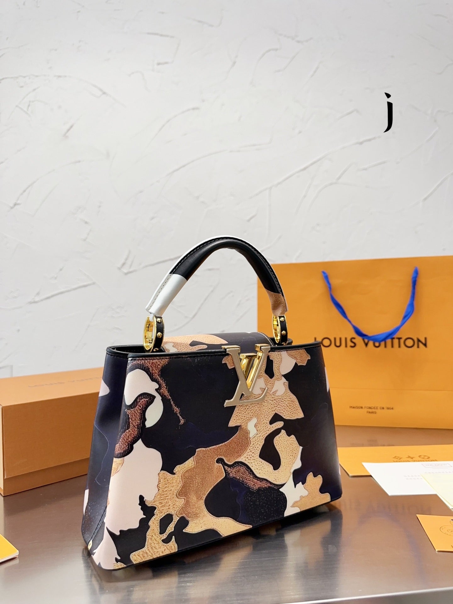 Louis Vuitton Capucines Handbag( 27cm)