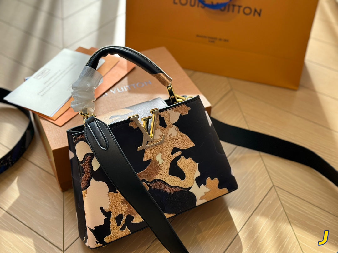 Louis Vuitton Capucines Handbag( 27cm)