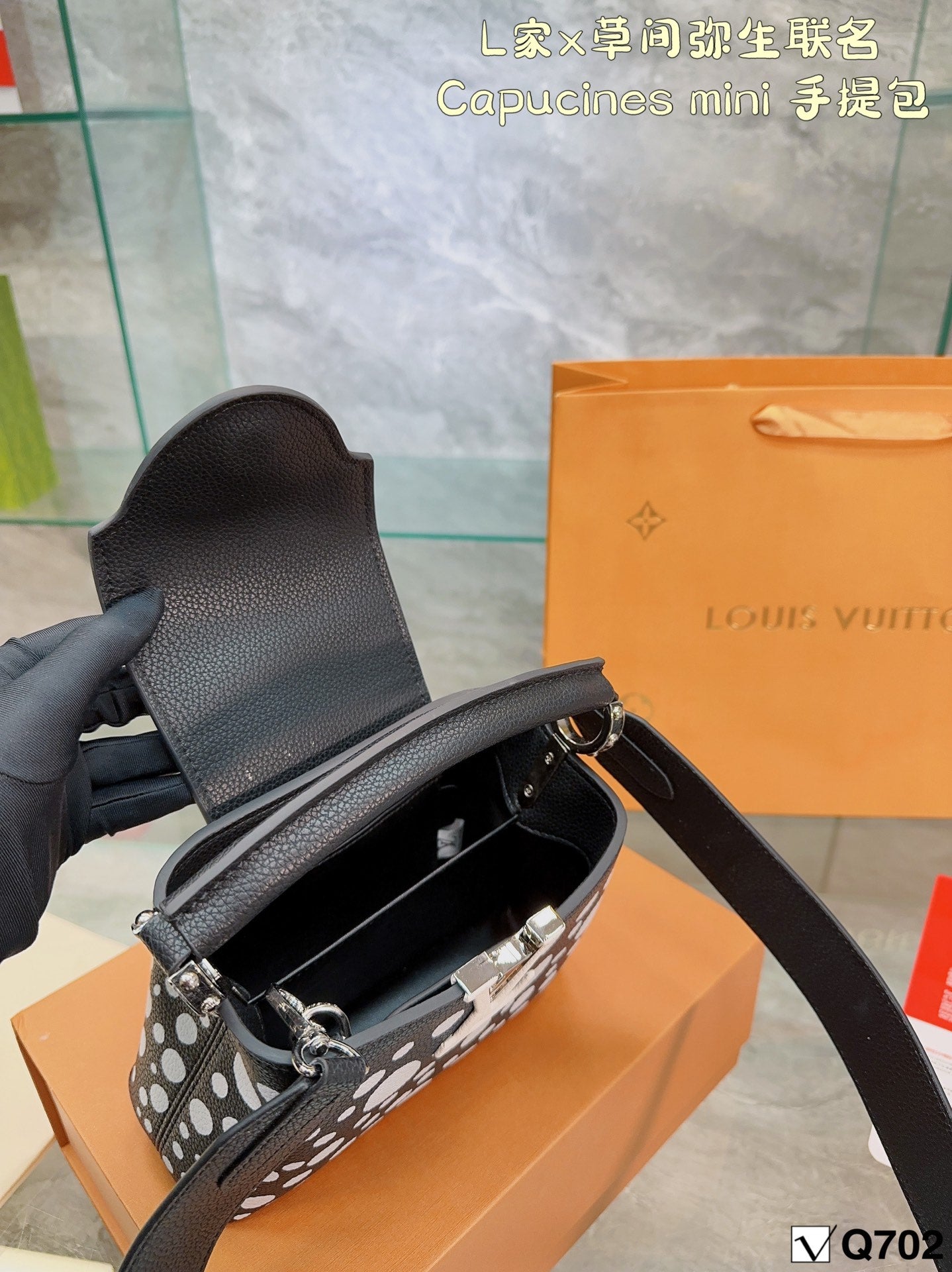 Louis Vuitton Capucines Handbag( 20cm)