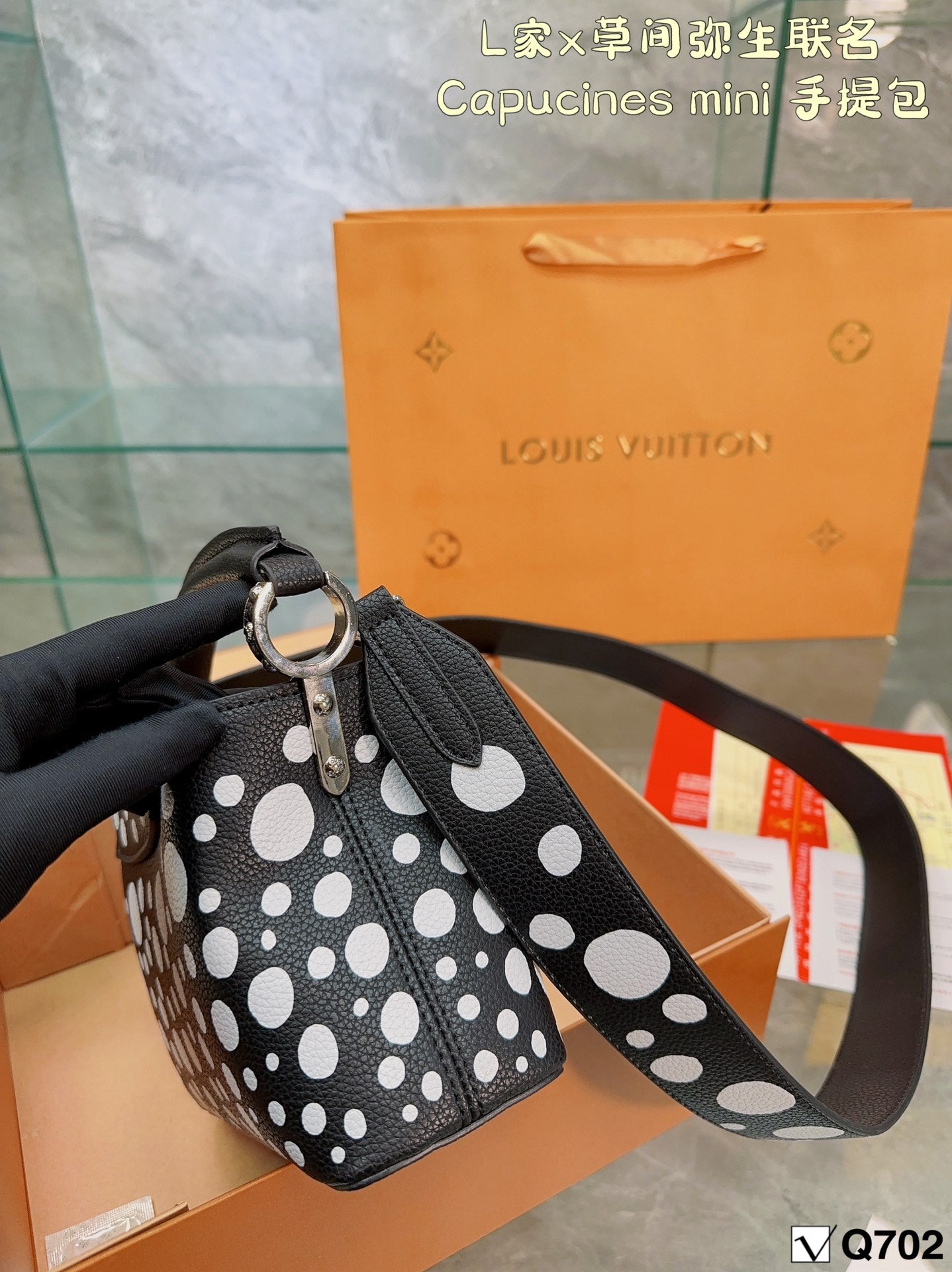 Louis Vuitton Capucines Handbag( 20cm)