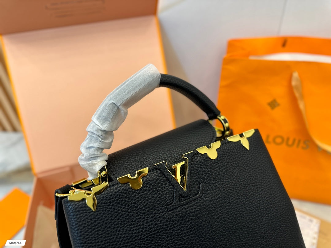 Louis Vuitton Capucines Handbag( 27cm)