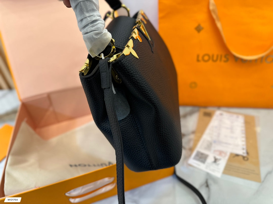 Louis Vuitton Capucines Handbag( 27cm)