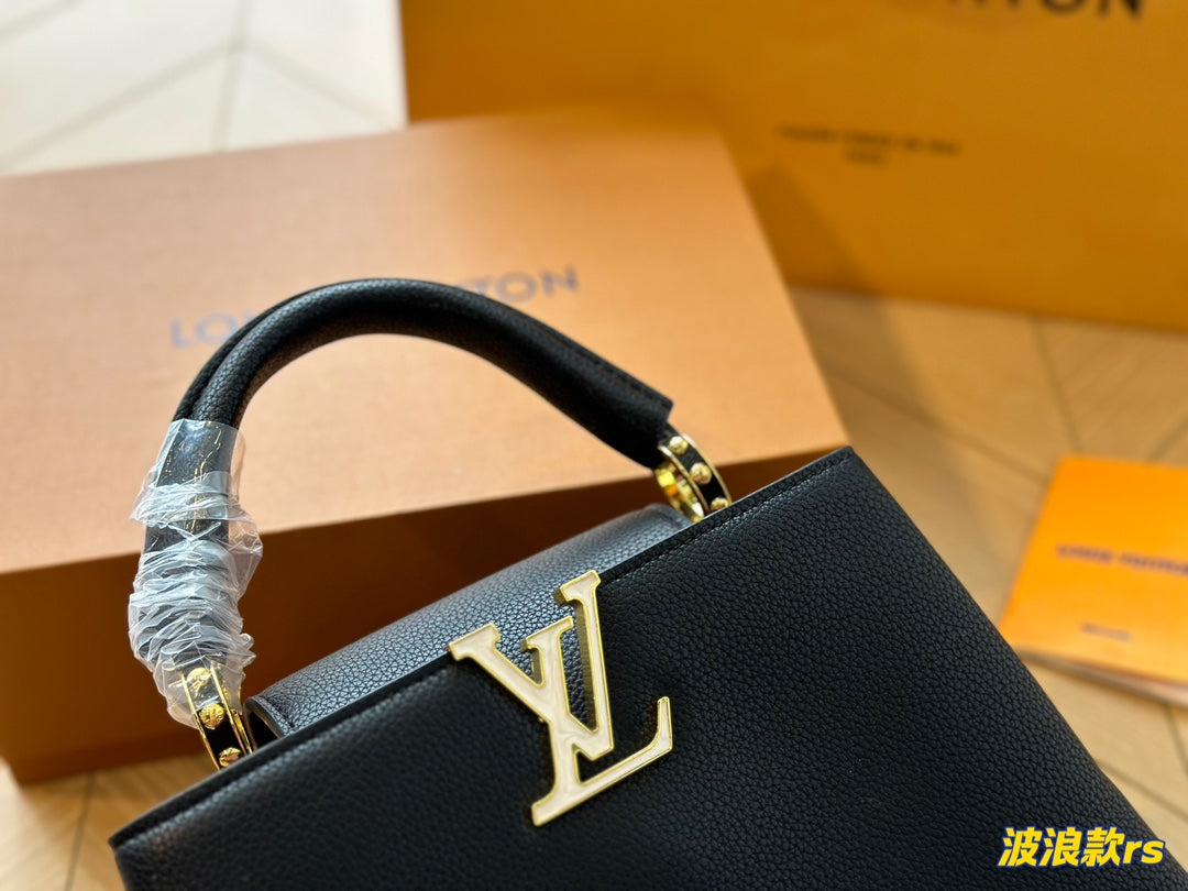 Louis Vuitton Capucines Handbag( 27cm and 20cm)
