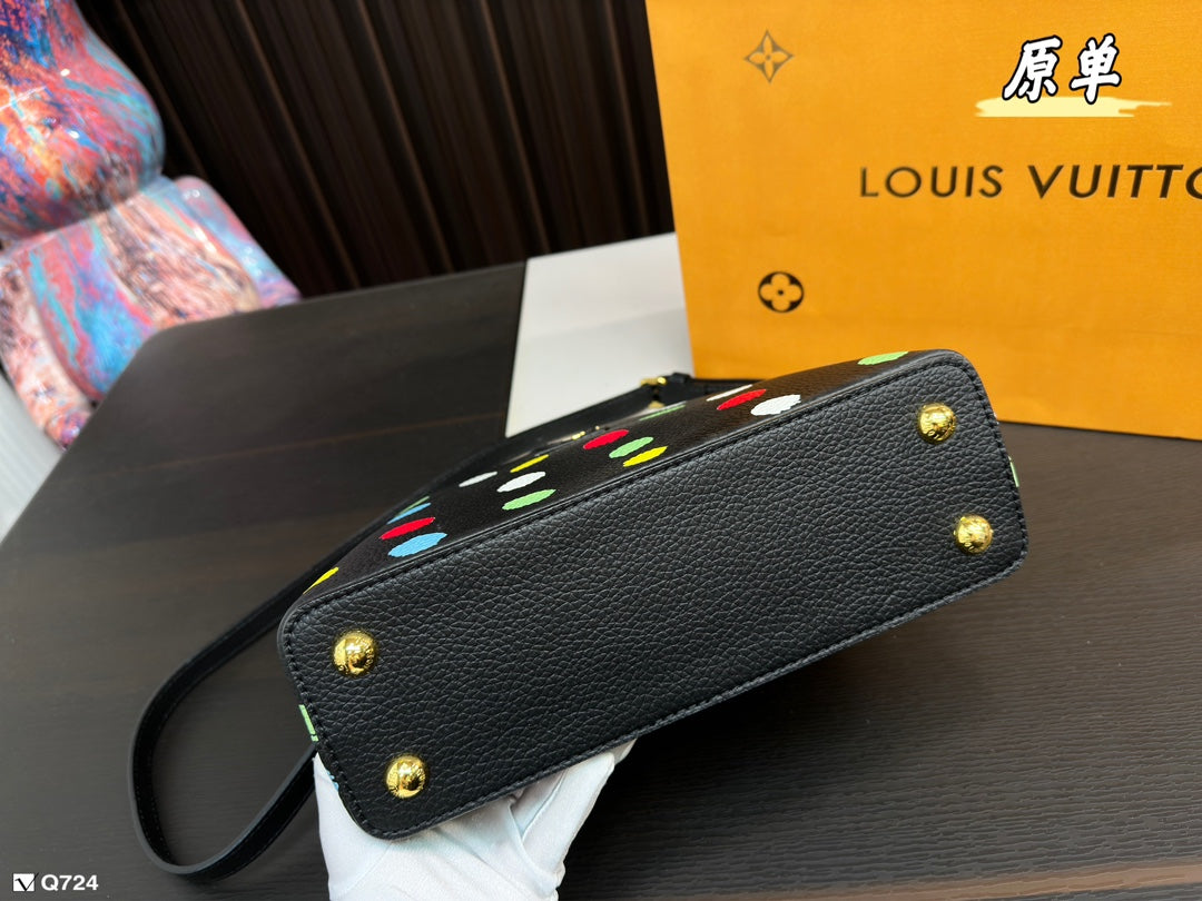 Louis Vuitton Capucines Handbag( 27cm )