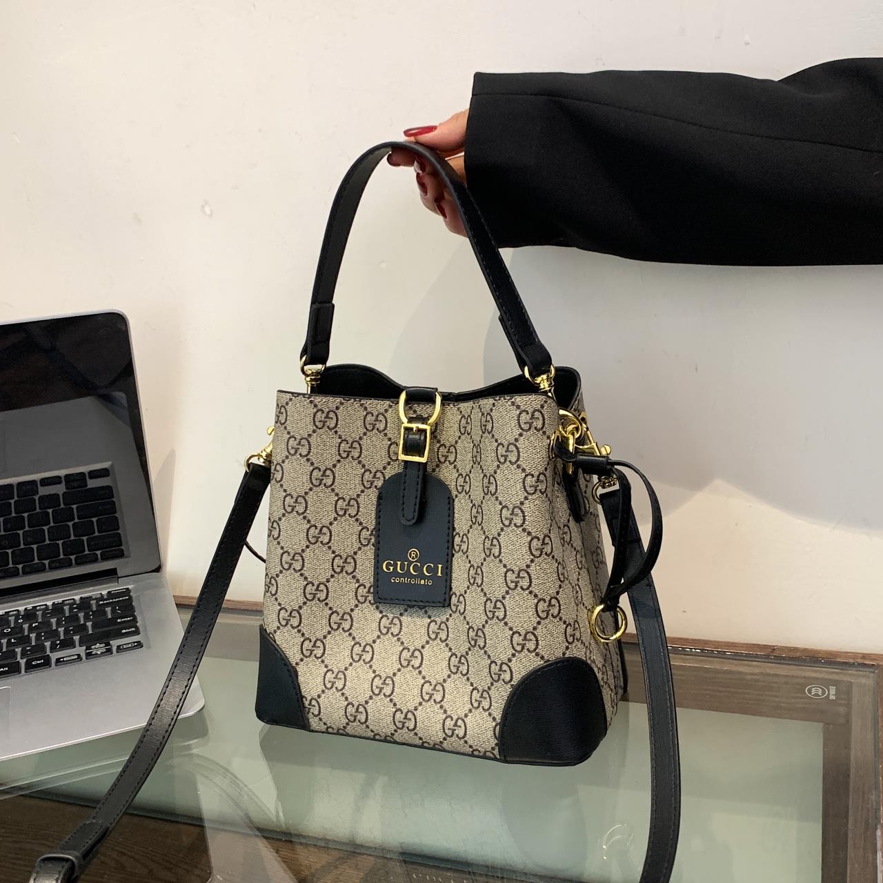Gucci controllato handbag price online