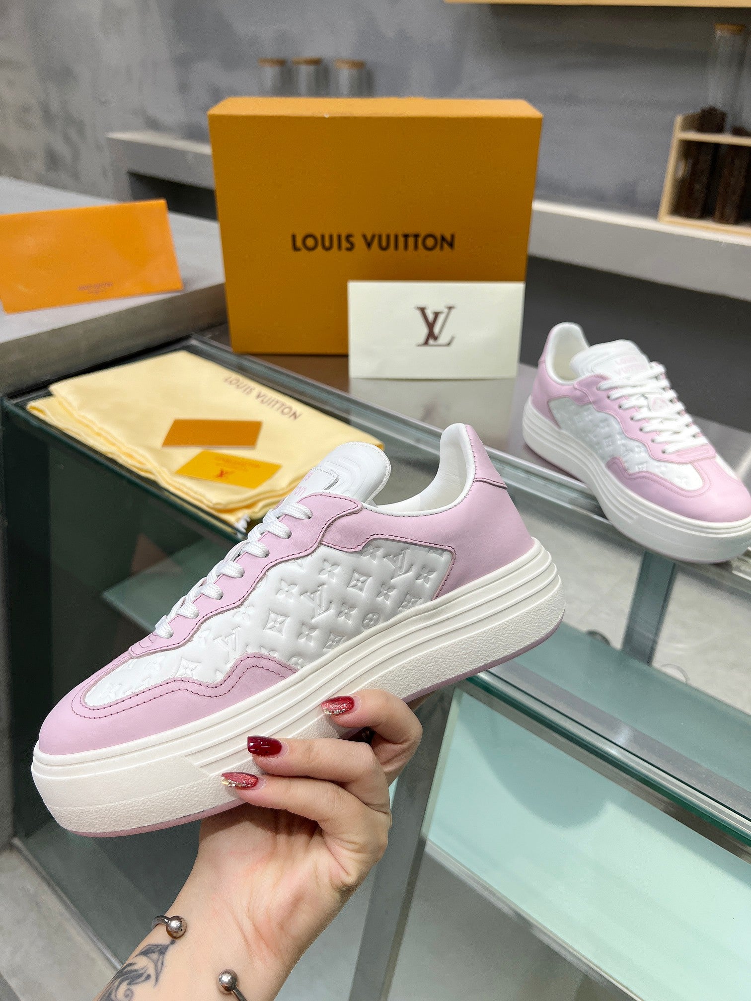 Louis Vuitton  Sneakers