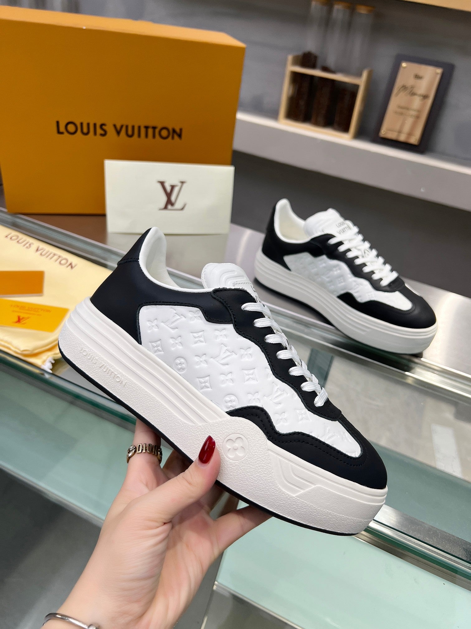 Louis Vuitton  Sneakers