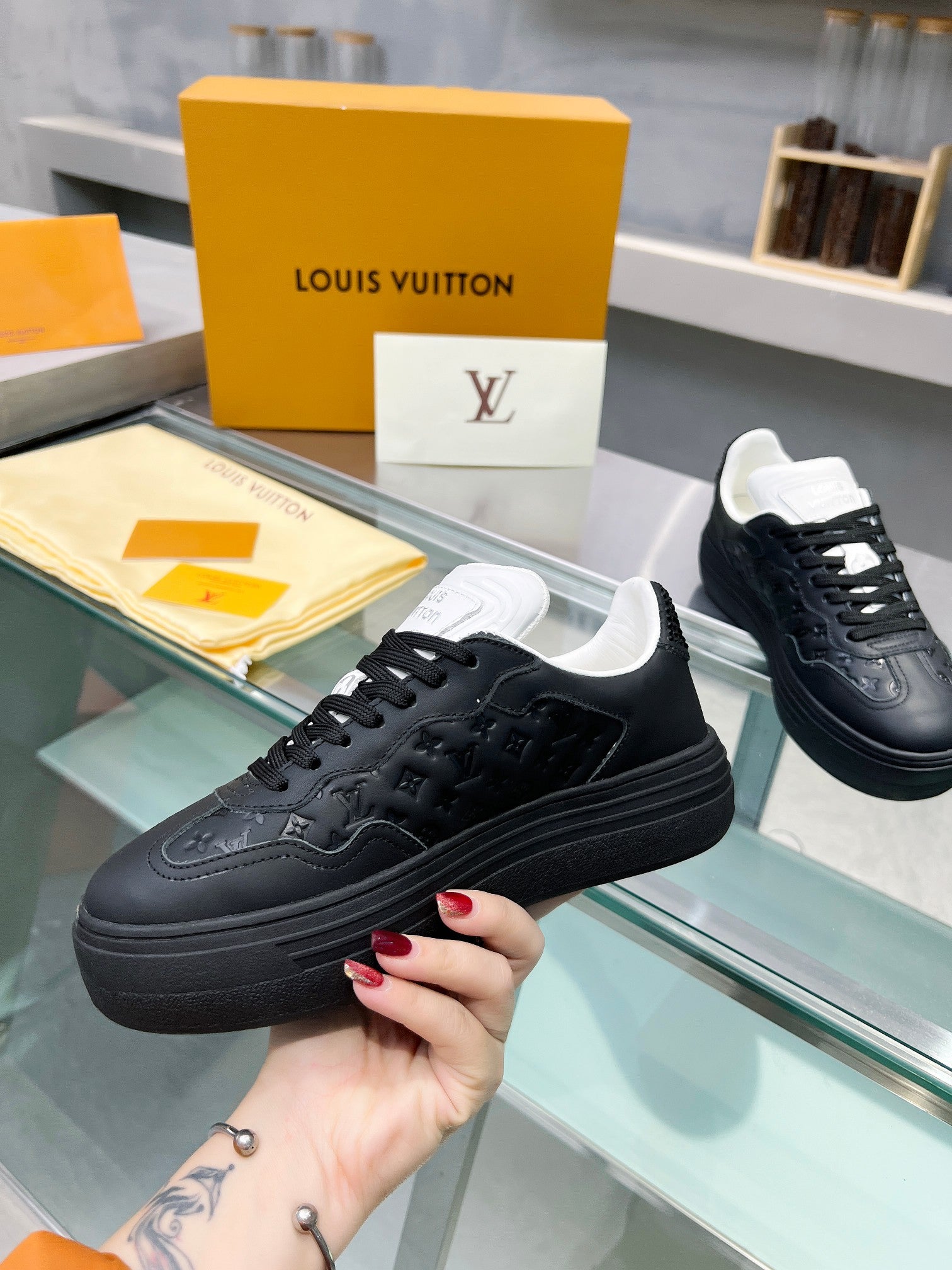 Louis Vuitton  Sneakers