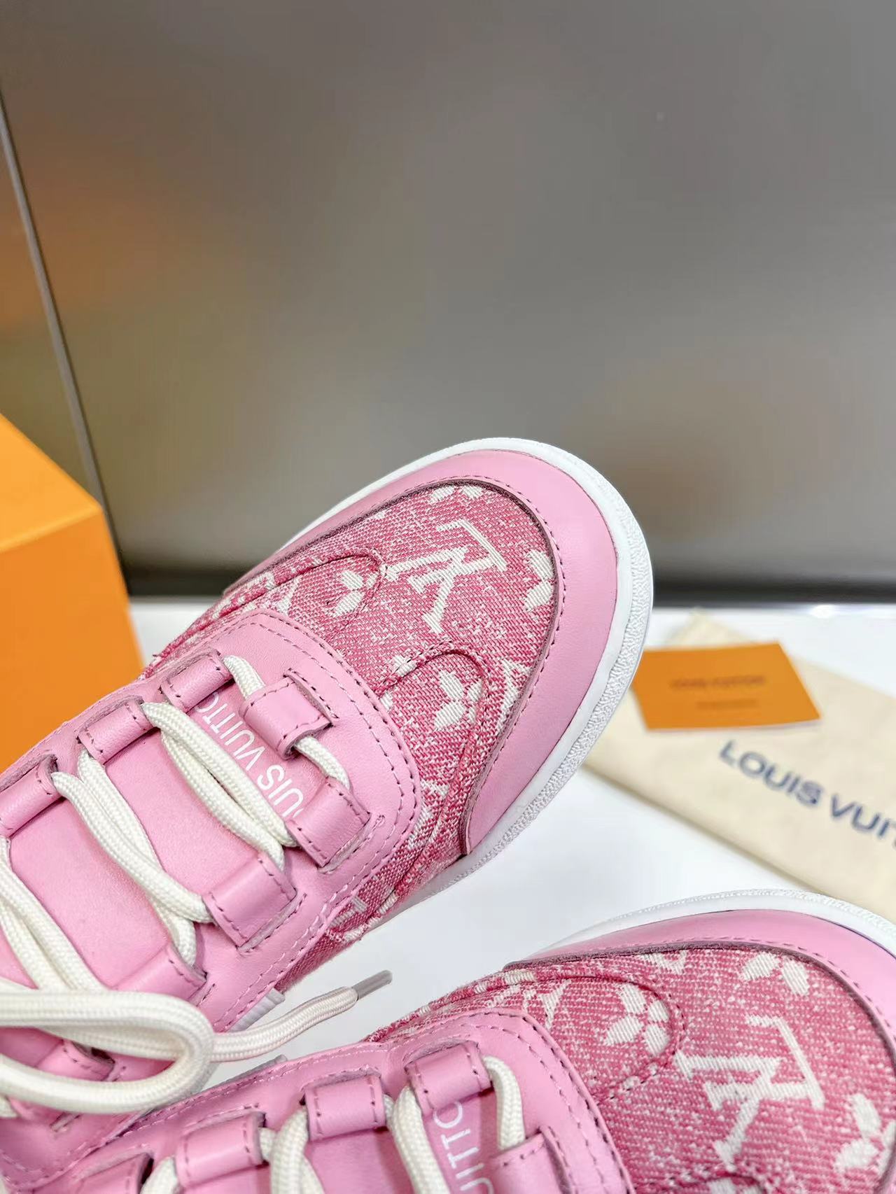 Louis Vuitton  Sneakers