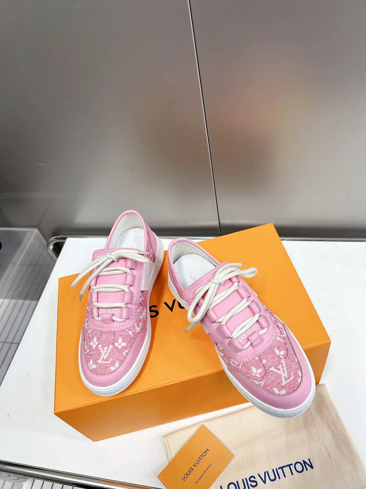 Louis Vuitton  Sneakers