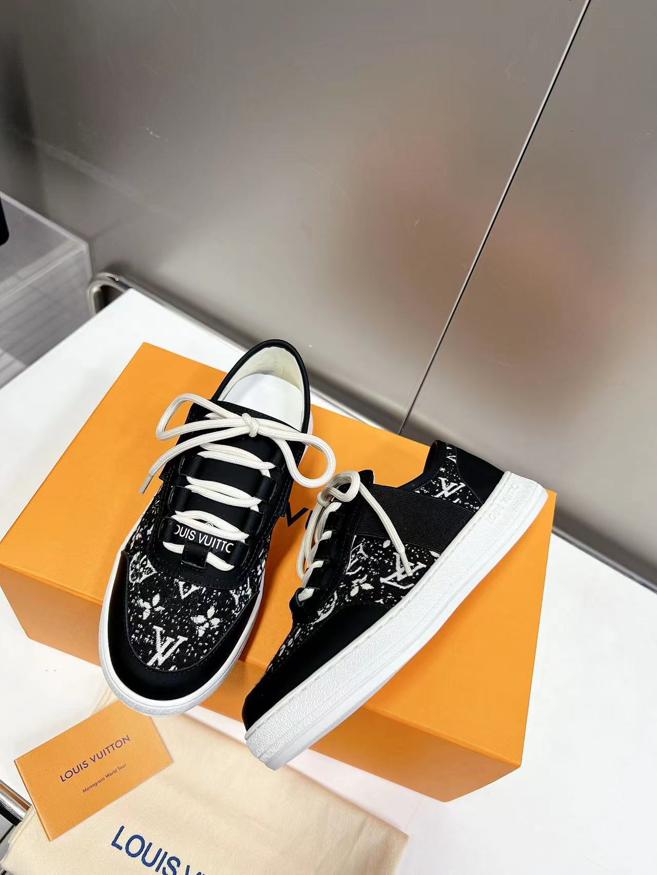 Louis Vuitton  Sneakers