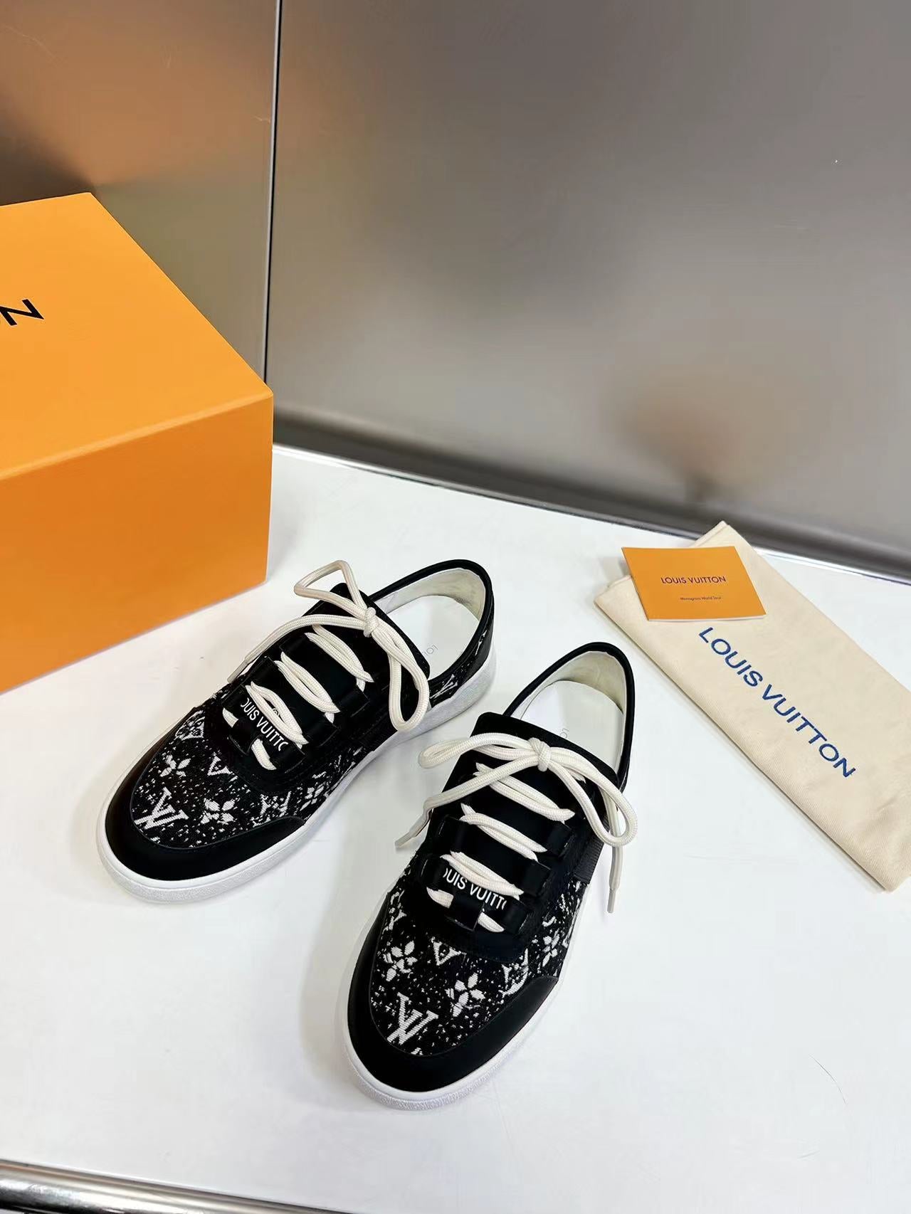 Louis Vuitton  Sneakers