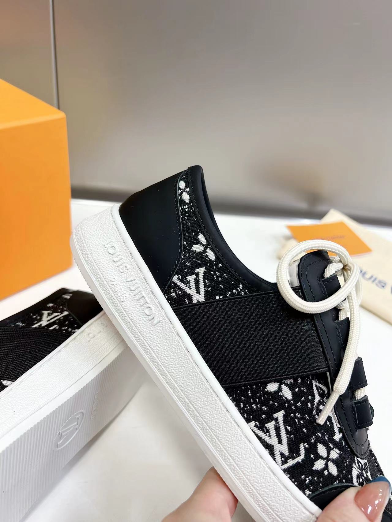 Louis Vuitton  Sneakers