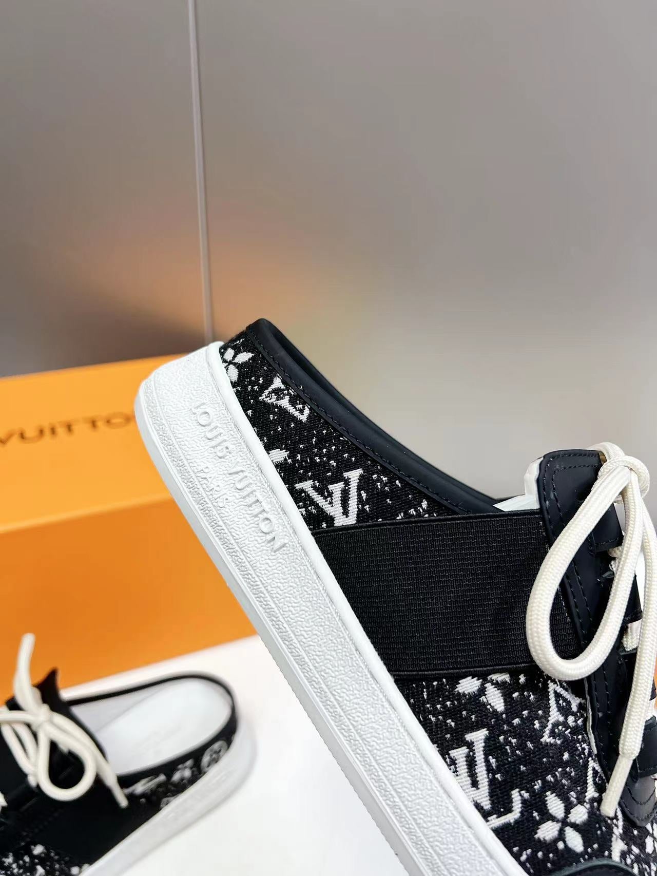 Louis Vuitton  Sneakers