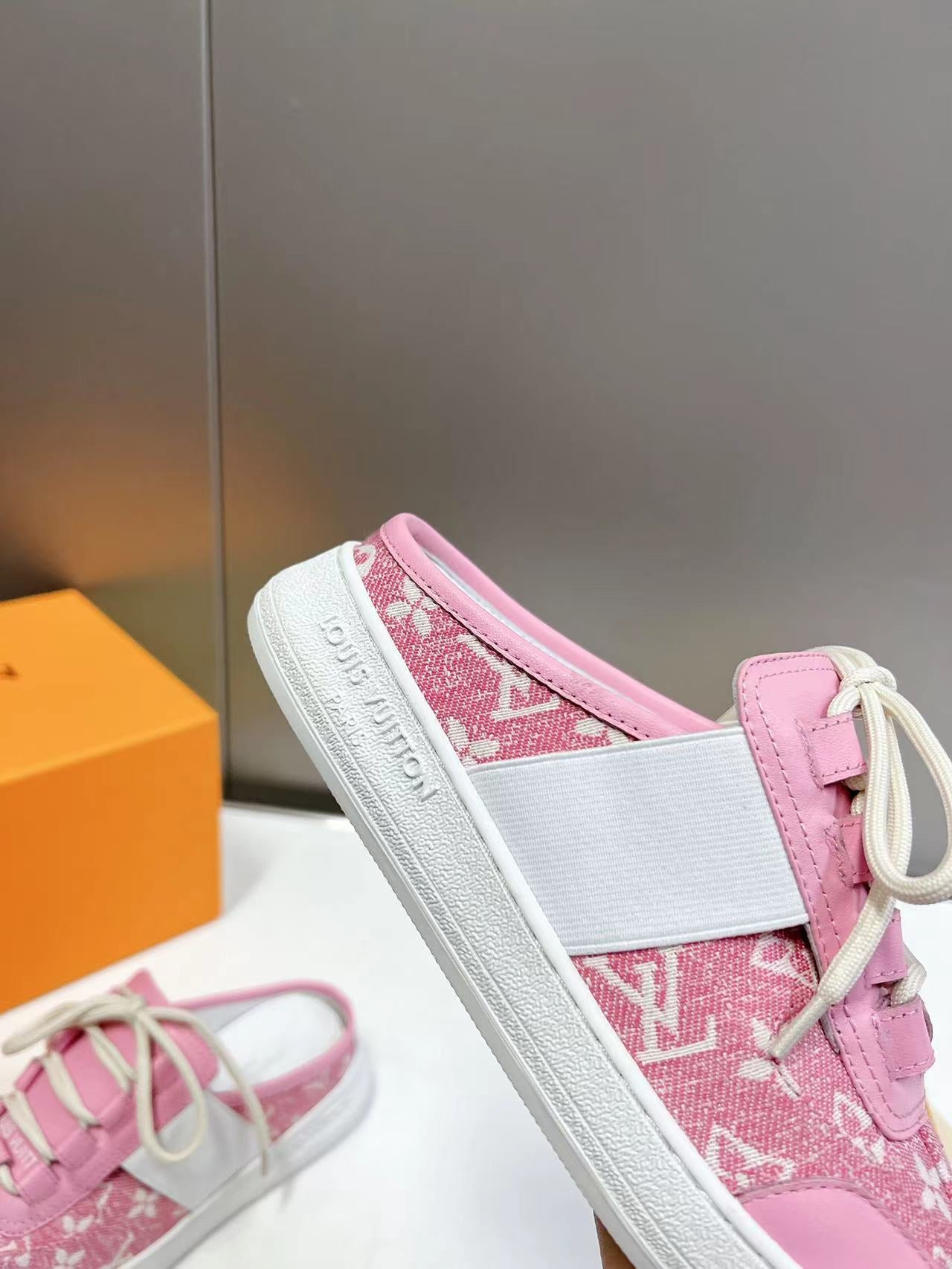 Louis Vuitton  Sneakers