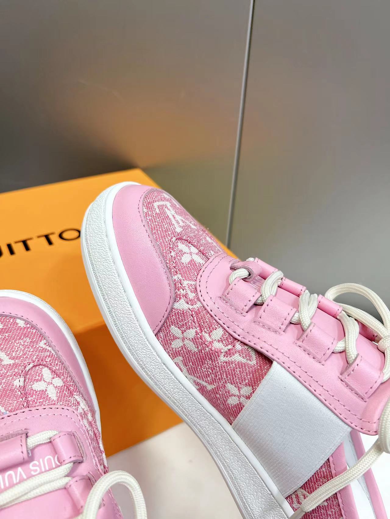 Louis Vuitton  Sneakers