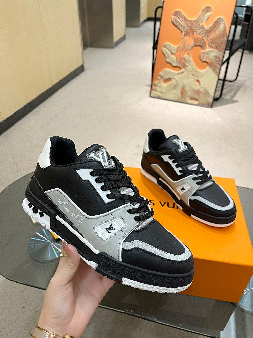 Louis Vuitton  Sneakers