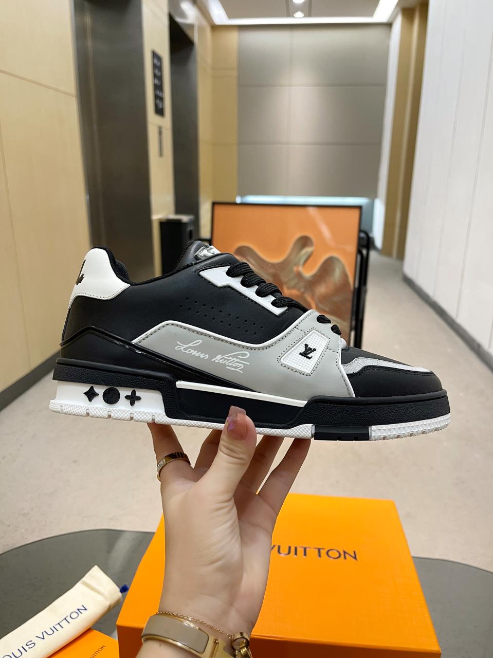 Louis Vuitton  Sneakers