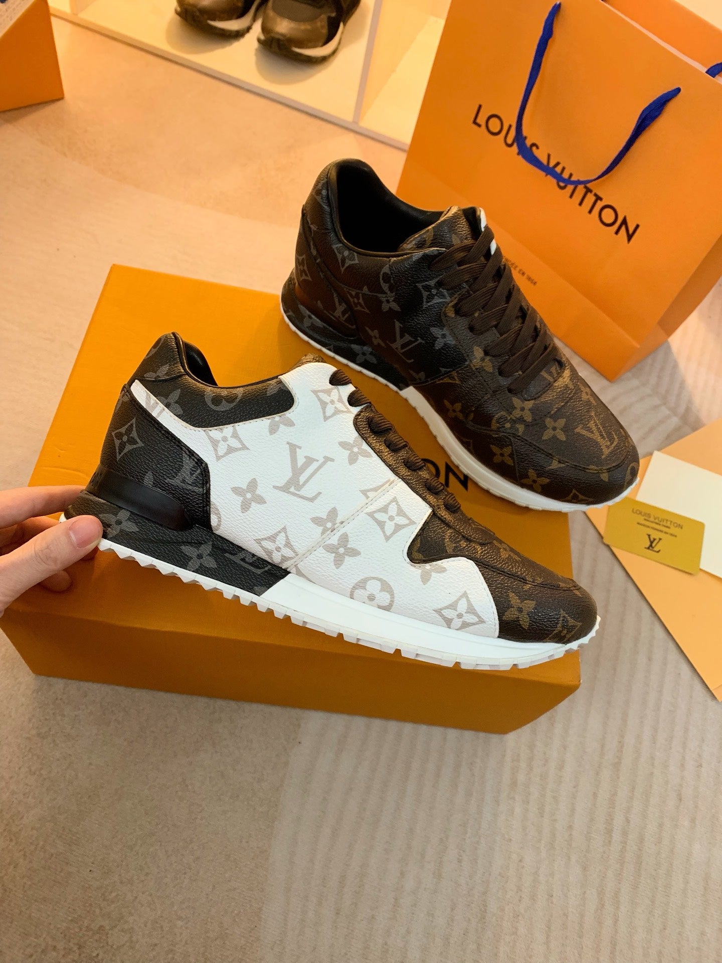 Louis Vuitton  Sneakers