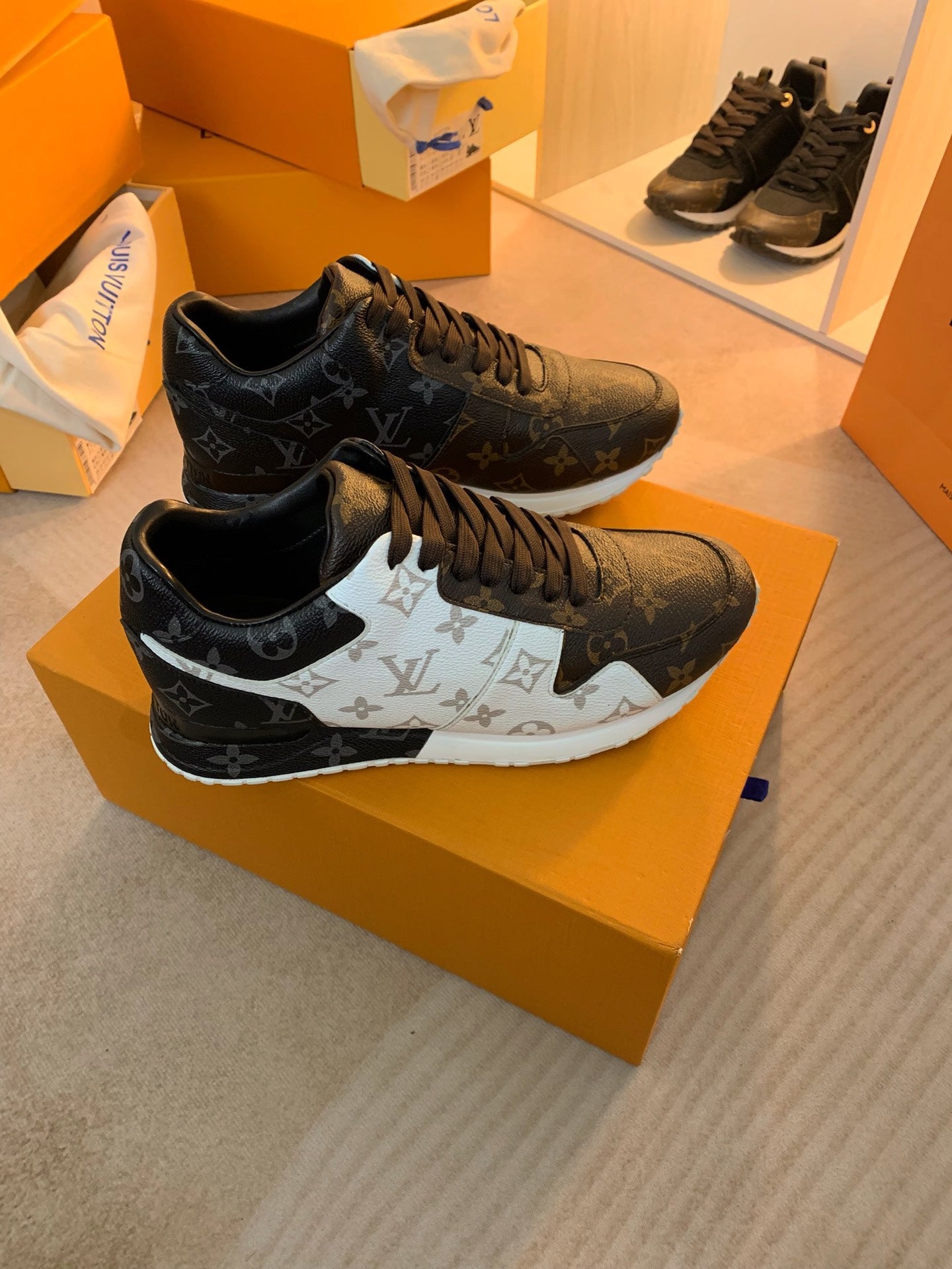 Louis Vuitton  Sneakers