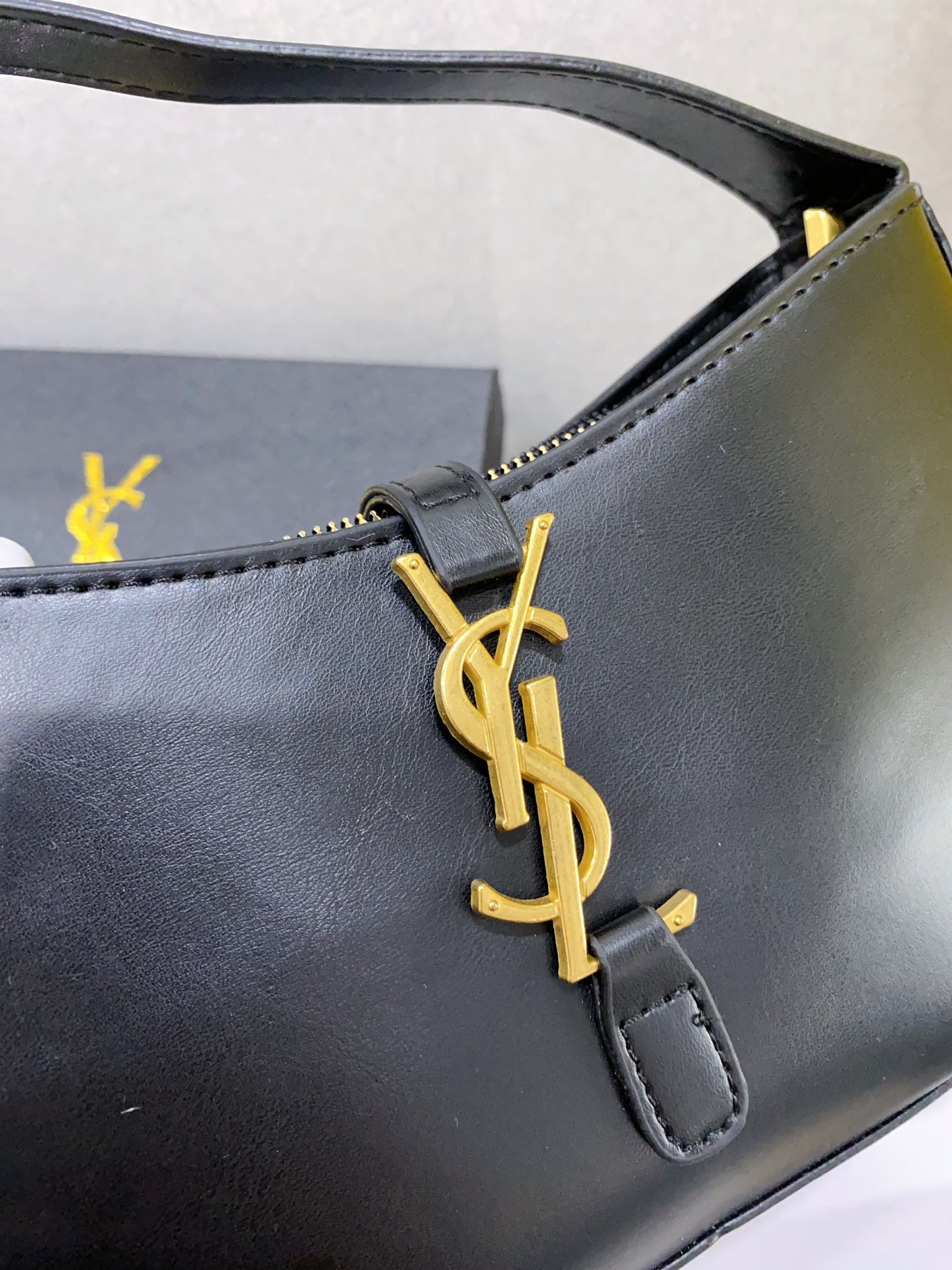 Ysl  Yves Saint Laurent Handbags