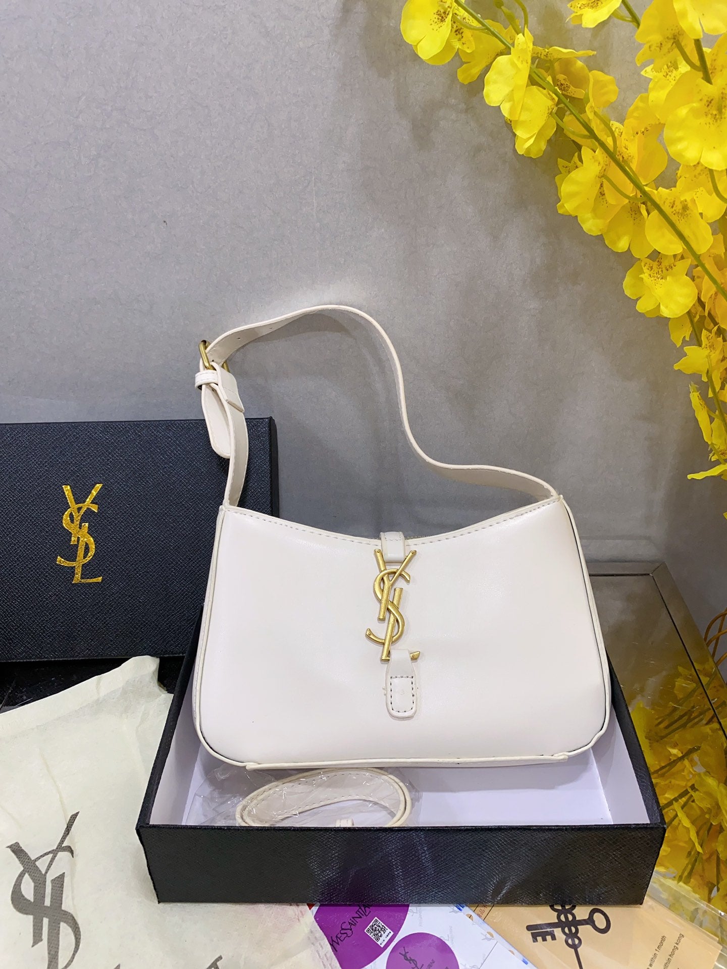 Ysl  Yves Saint Laurent Handbags