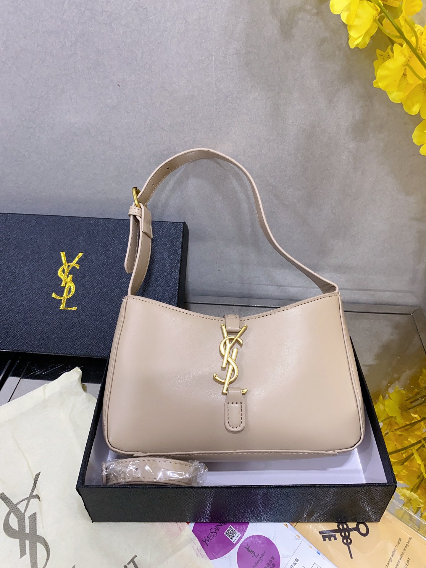 Ysl  Yves Saint Laurent Handbags