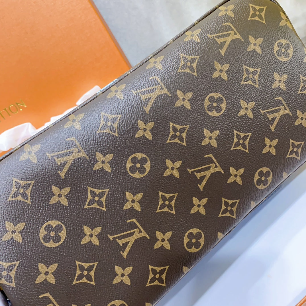 Louis Vuitton handbags ( Neverfull )