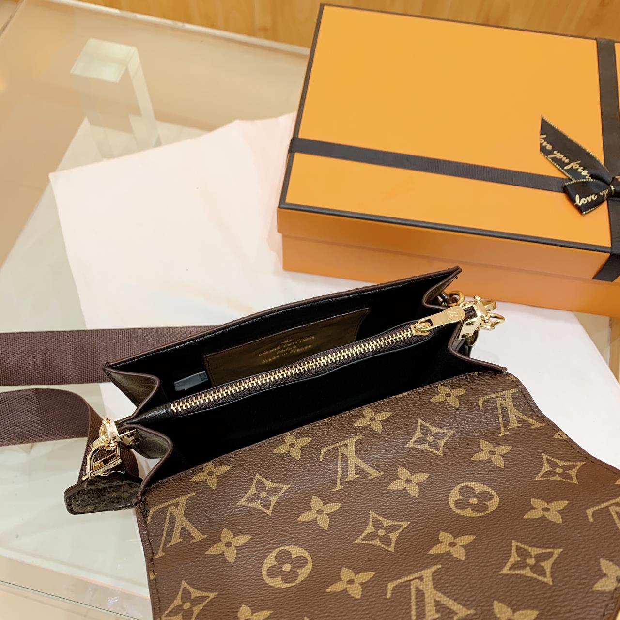 Louis Vuitton Handbag