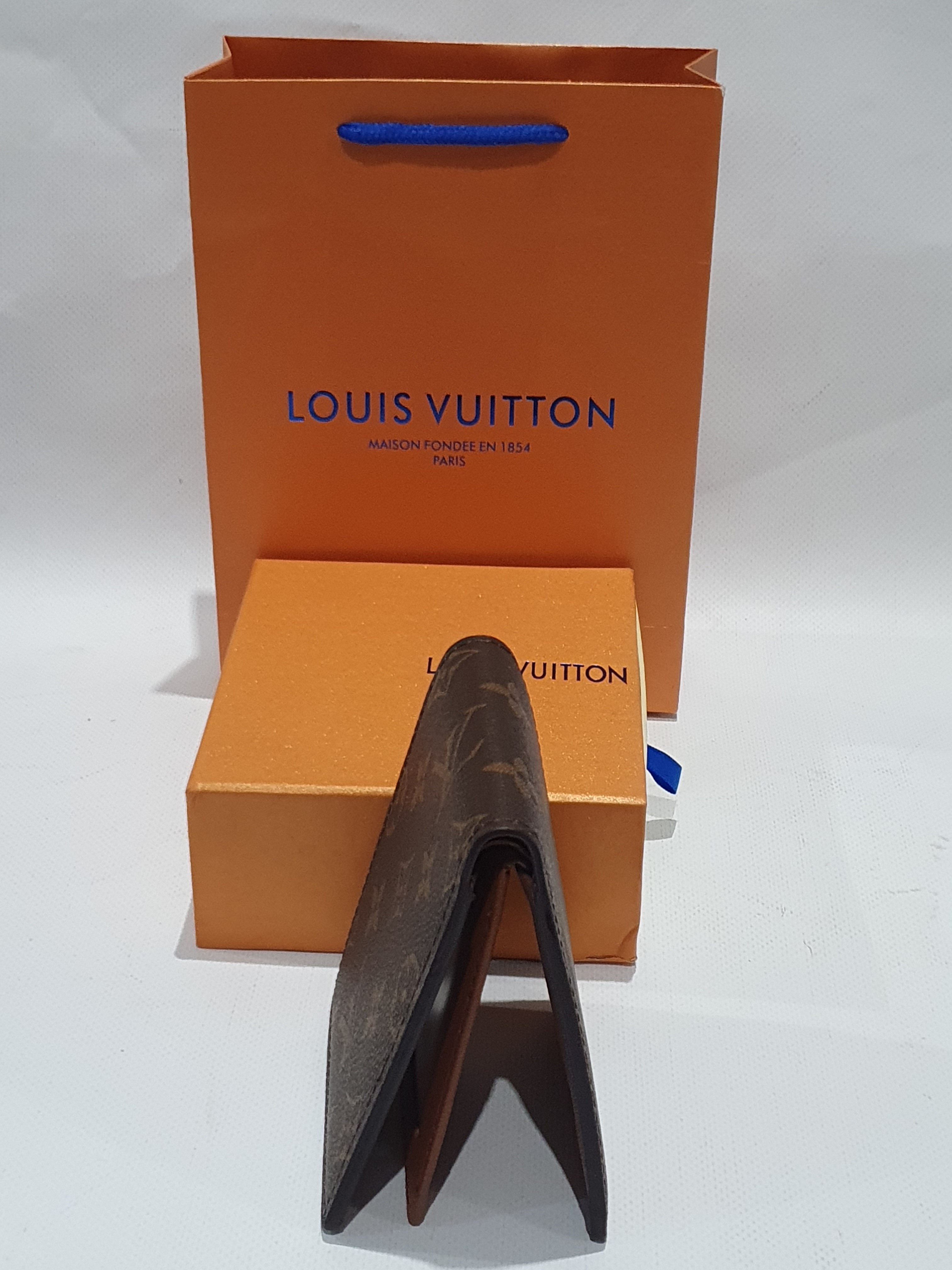 Louis Vuitton Wallet (Men)