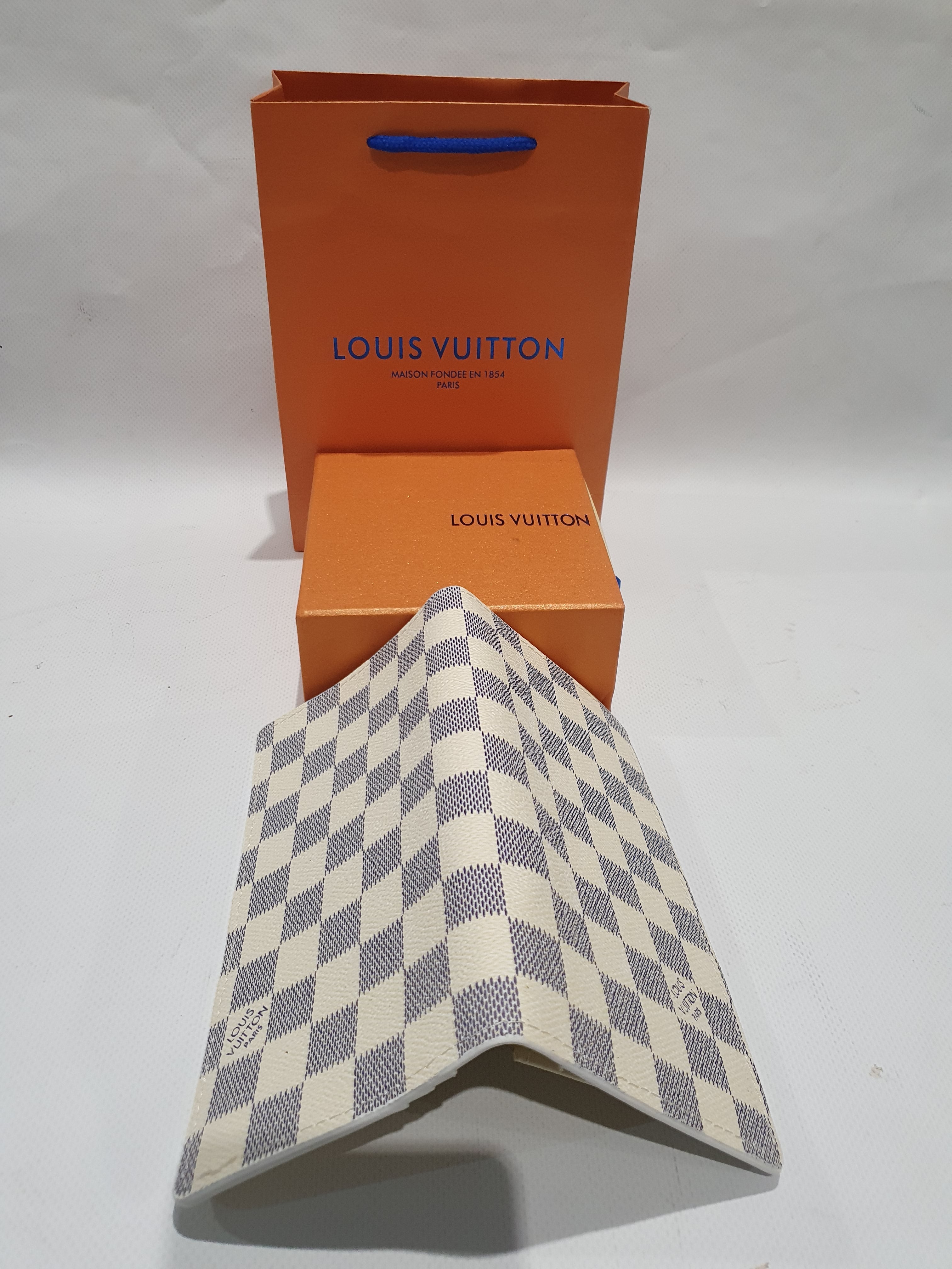 Louis Vuitton Wallet / Card Holder unisex