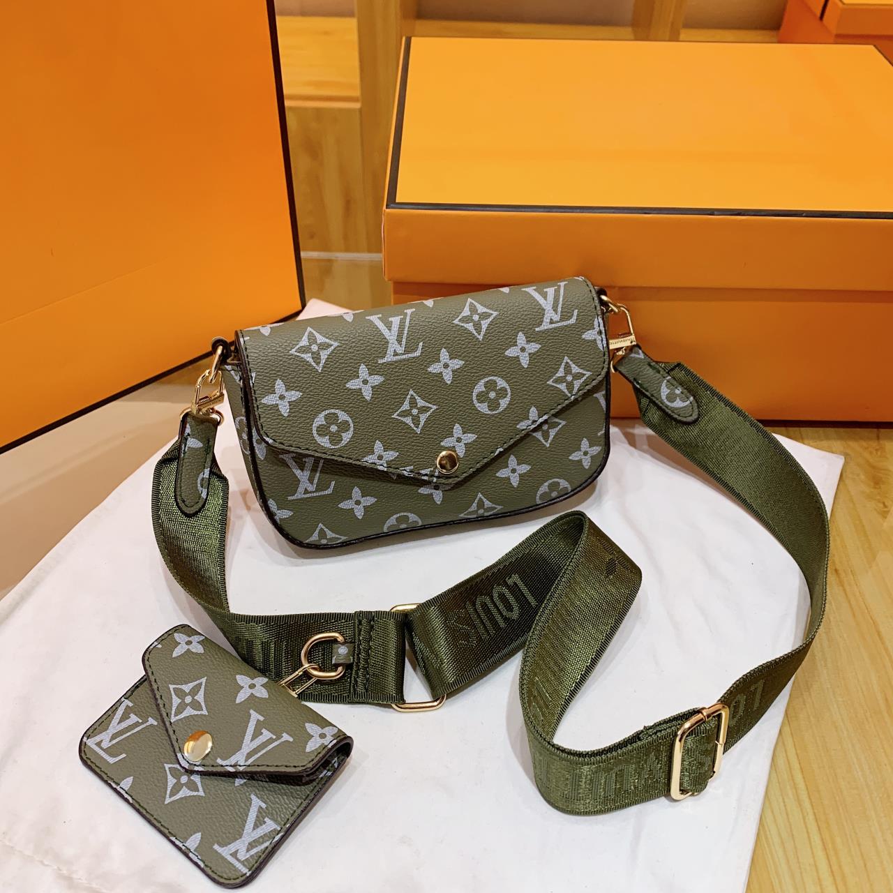 Louis Vuitton Pochette Fèlicie Strap Handbag