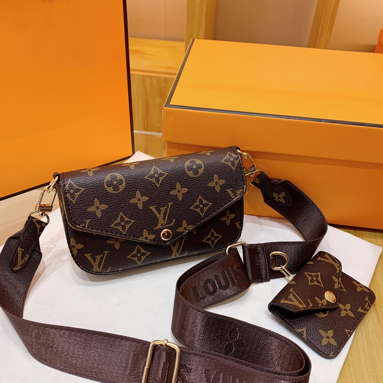 Louis Vuitton Pochette Fèlicie Strap Handbag