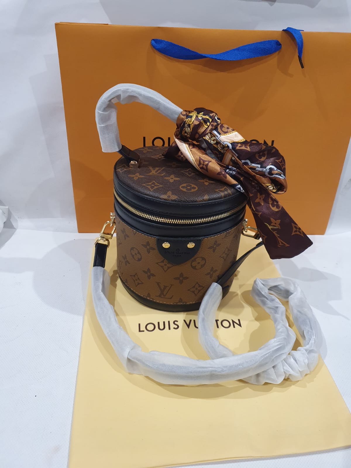 Louis Vuitton Bucket Bag with free Twilly