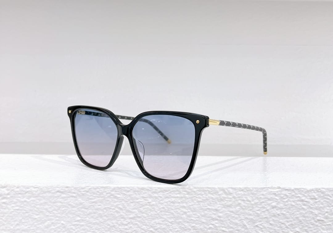 Louis Vuitton First Round Sunglasses