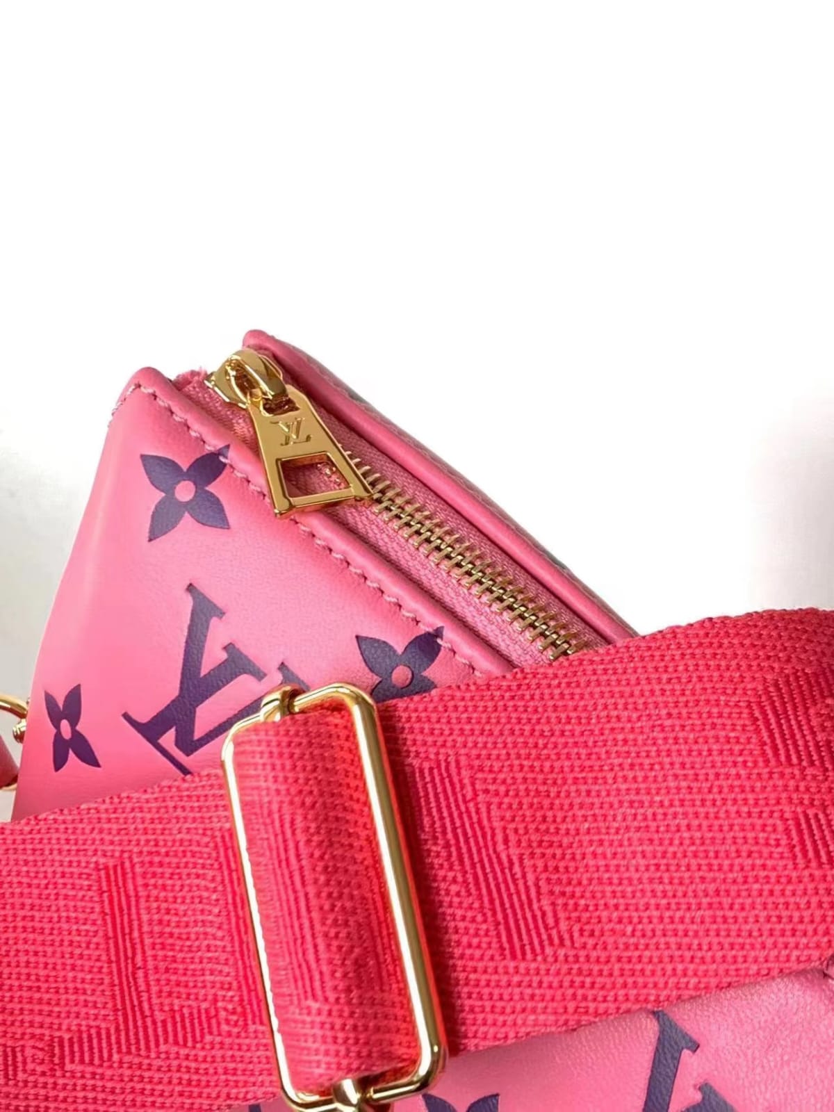 Louis Vuitton Coussin leather Handbag  lushentic version