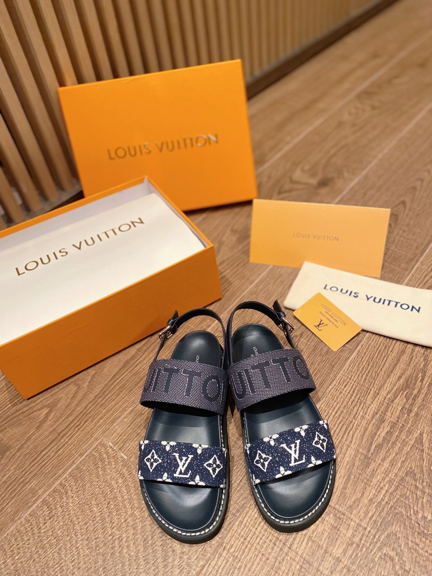 Louis Vuitton DAMIER Women's Sandals – Merit Trends