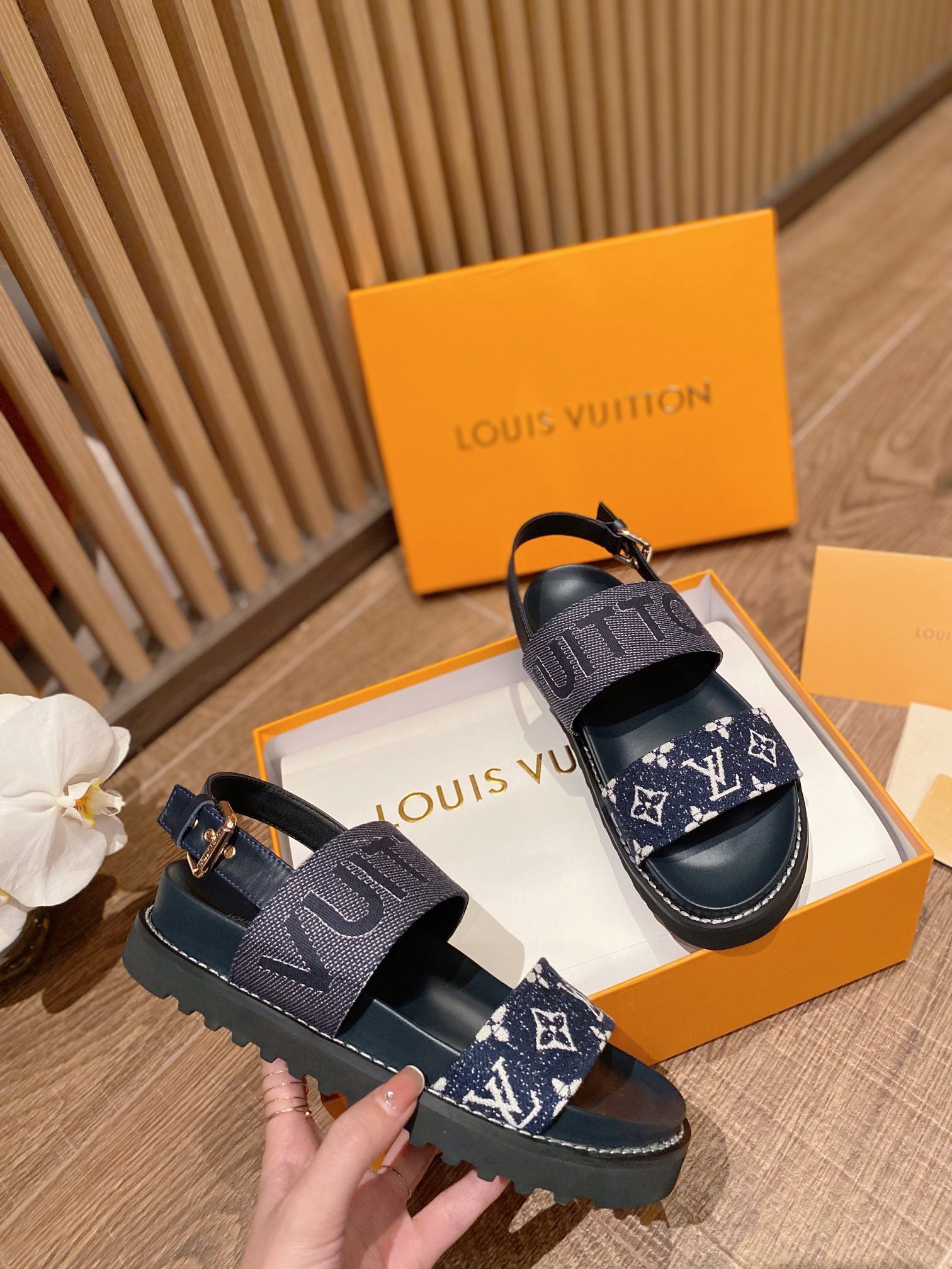 Louis Vuitton DAMIER Women's Sandals – Merit Trends