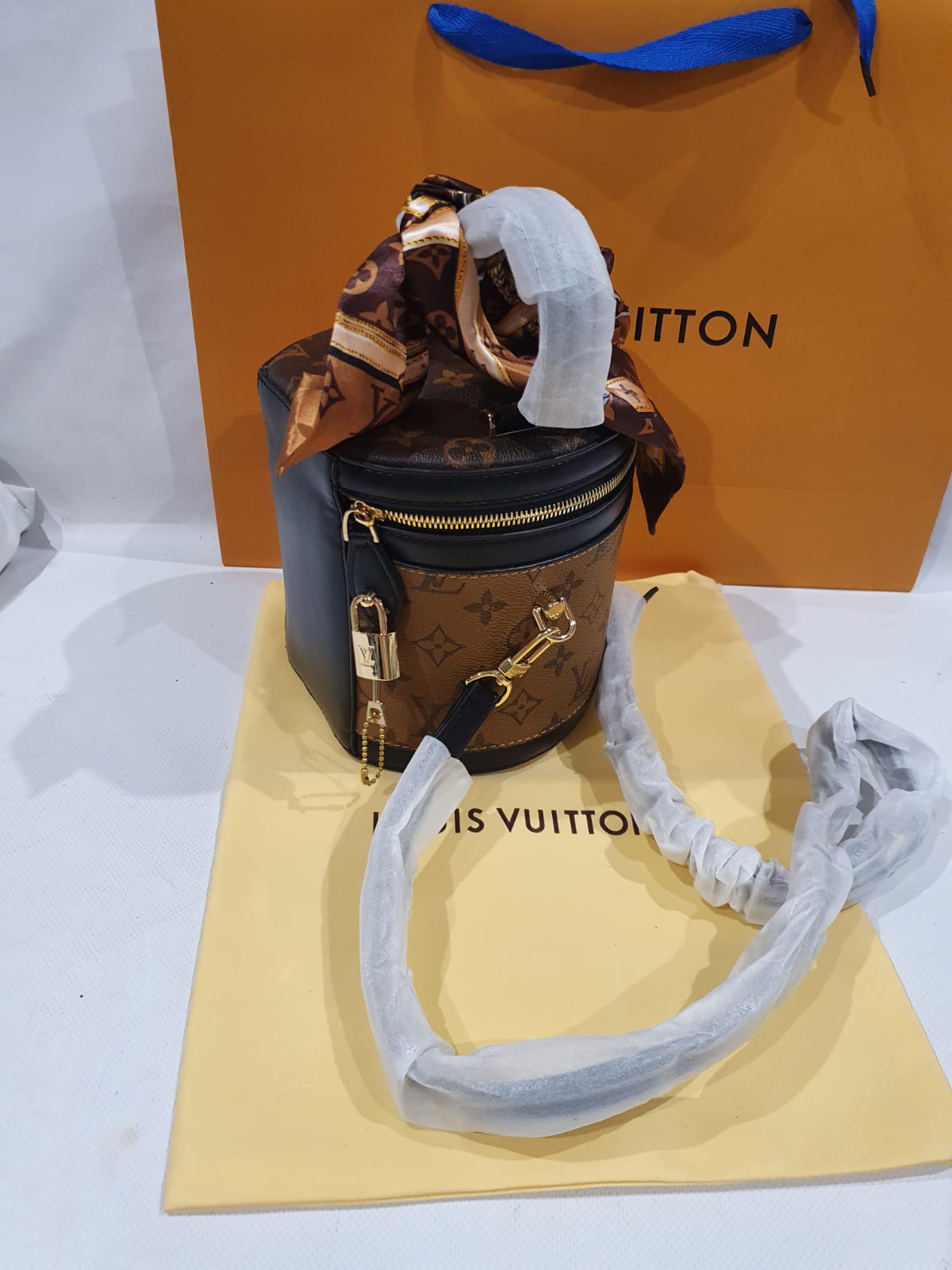 All-in-1 Shop - Louis Vuitton Bucket Bag, free LV twilly