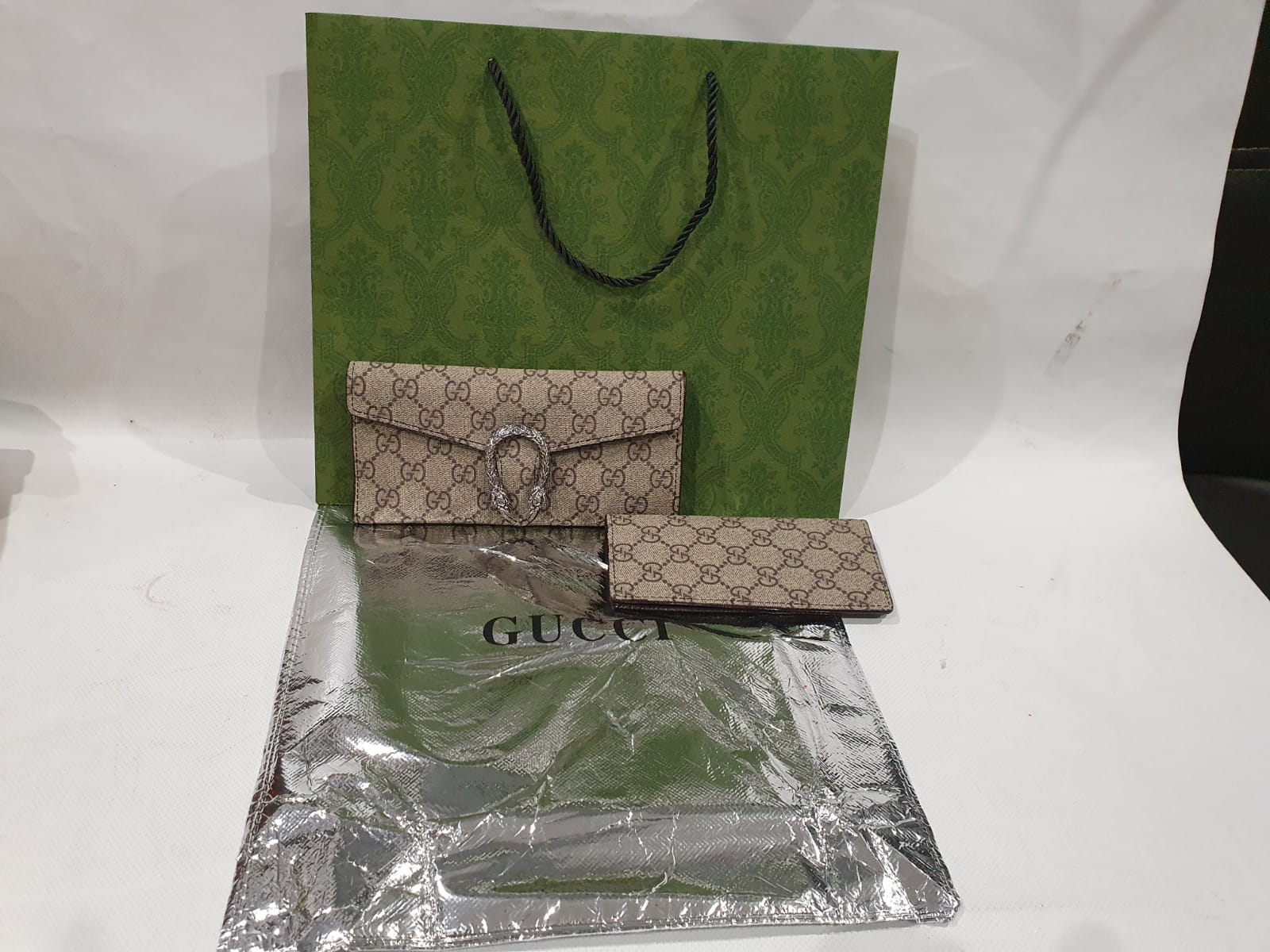 Gucci 2in1 Wallet (With a Card Holder )
